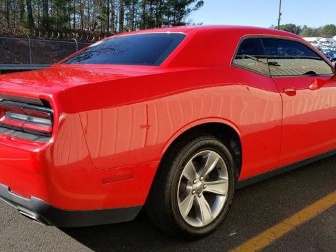 Used 2016 Dodge Challenger SXT image 7