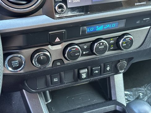 Used 2022 Toyota Tacoma TRD Off-Road image 18