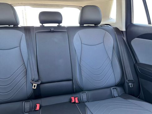 Used 2026 Volkswagen Tiguan SE FWD image 39
