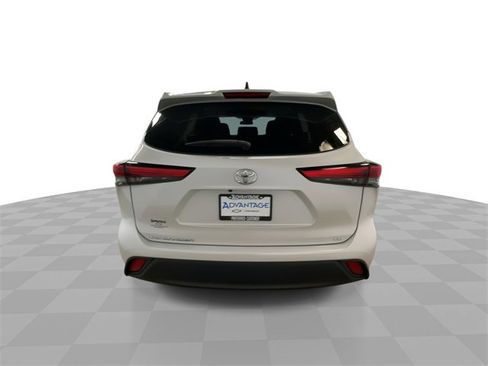 Used 2023 Toyota Highlander LE image 7