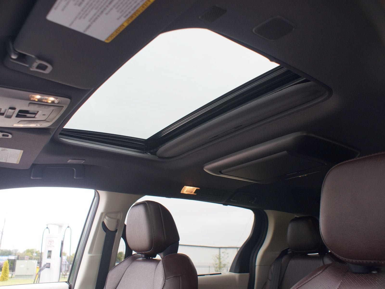 Used 2021 Toyota Sienna Platinum w/ Outdoor Package (TMS) AWD/4WD image 6
