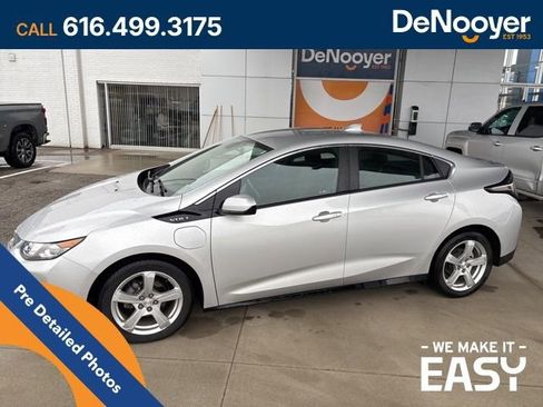 Used 2018 Chevrolet Volt LT w/ Comfort Package image 3