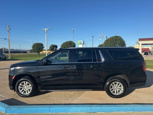 Used 2023 Chevrolet Suburban LT image 5