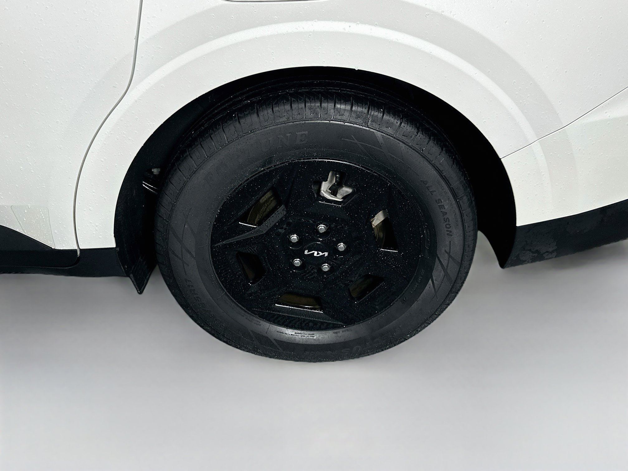 Used 2025 Kia Carnival FWD image 11