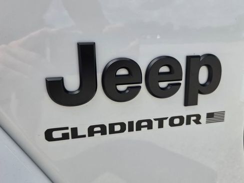 New 2026 Jeep Gladiator Sahara image 12