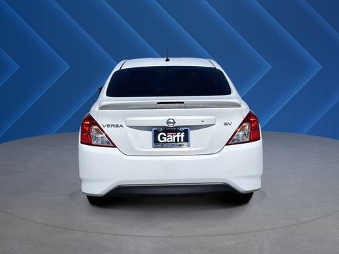 Used 2018 Nissan Versa SV FWD image 4