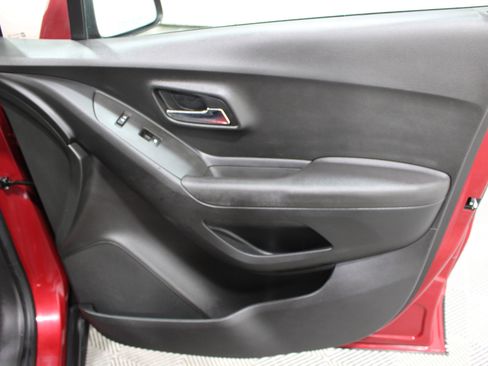 Used 2015 Chevrolet Trax LS FWD image 23