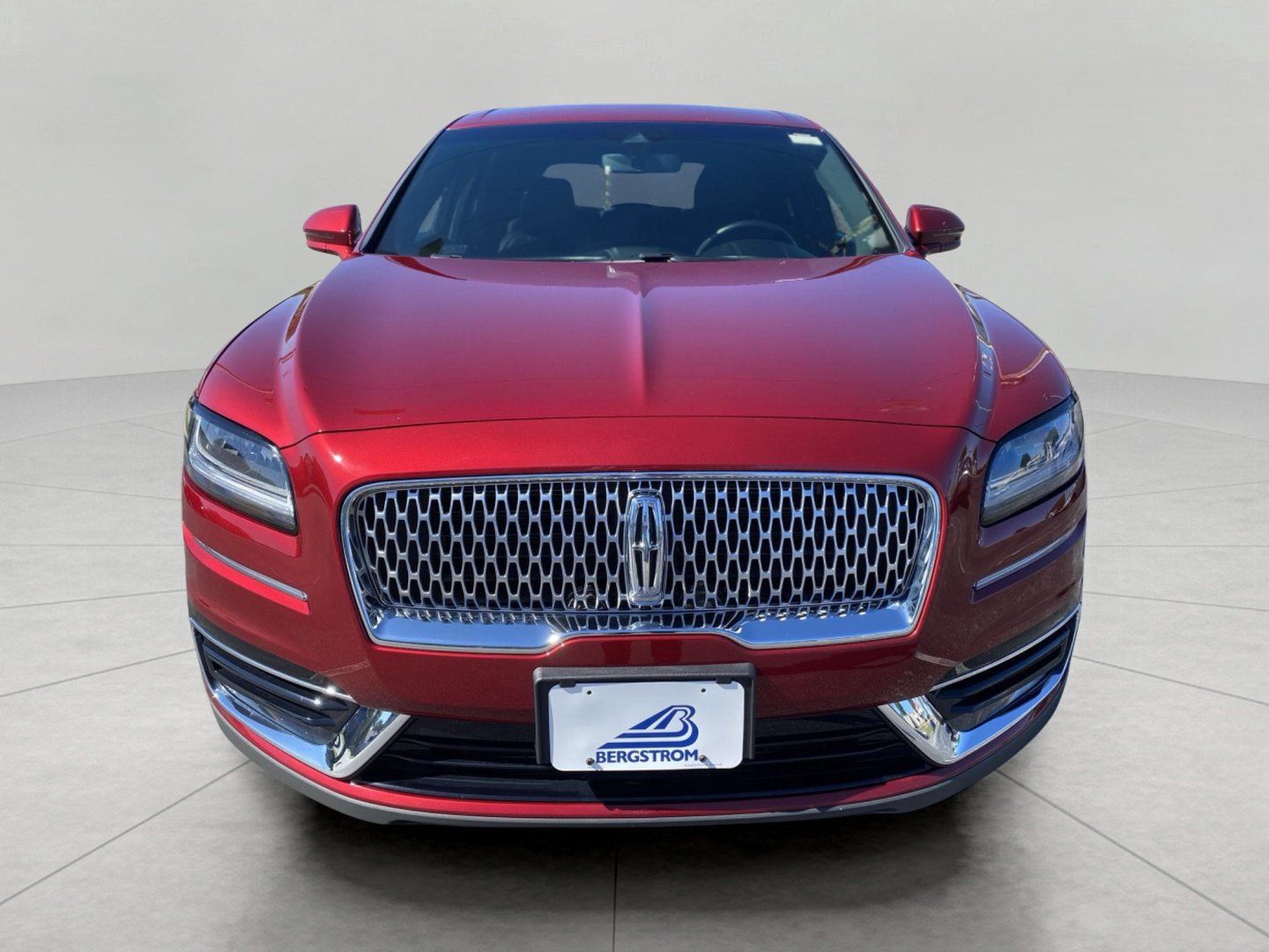 Used 2019 Lincoln Nautilus Select AWD/4WD image 2