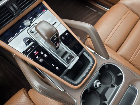 Used 2019 Porsche Cayenne Turbo image 15