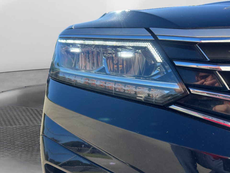 Used 2018 Volkswagen Passat 2.0T R-Line w/ R-Line Lighting Package FWD image 24