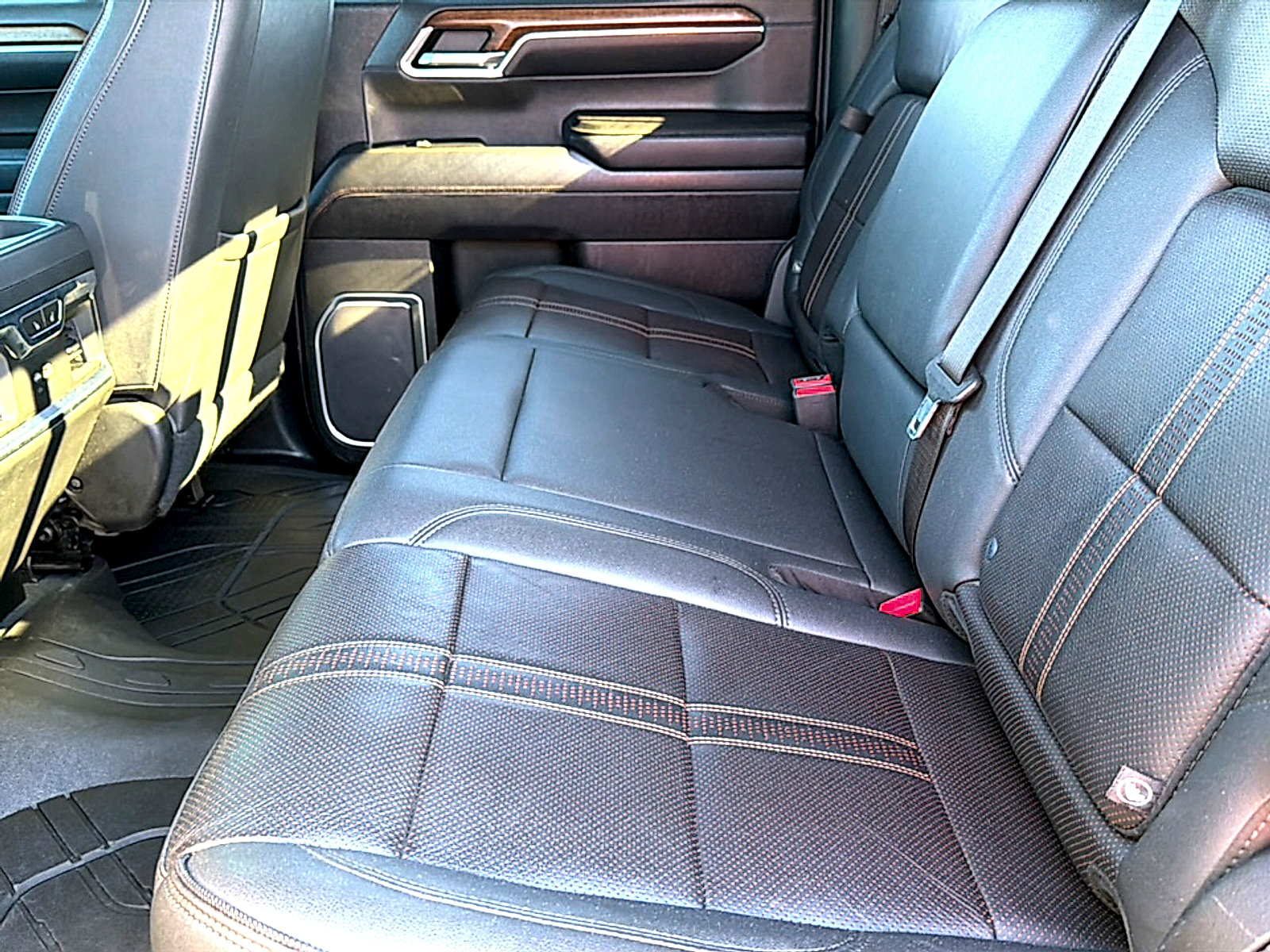 Used 2023 Chevrolet Silverado 1500 High Country w/ High Country Premium Package AWD/4WD image 19