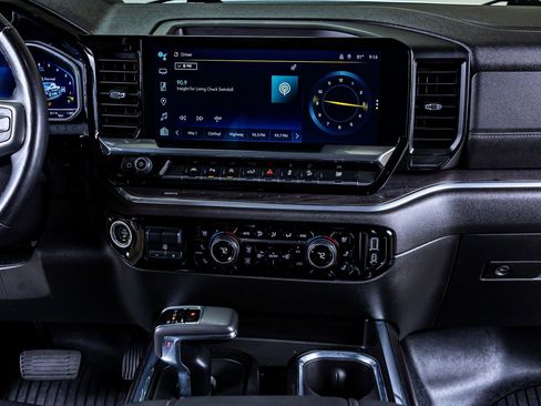 Used 2022 Chevrolet Silverado 1500 LTZ AWD/4WD image 23