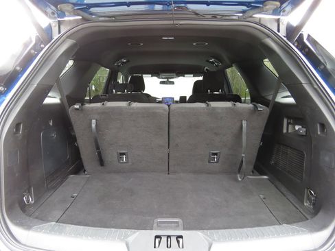 Used 2020 Ford Explorer XLT AWD/4WD image 18