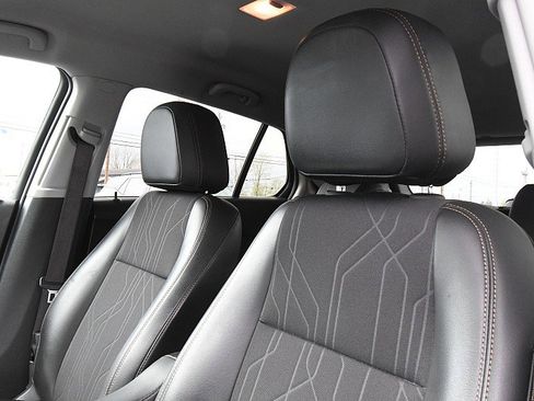Used 2021 Chevrolet Trax LT FWD image 12