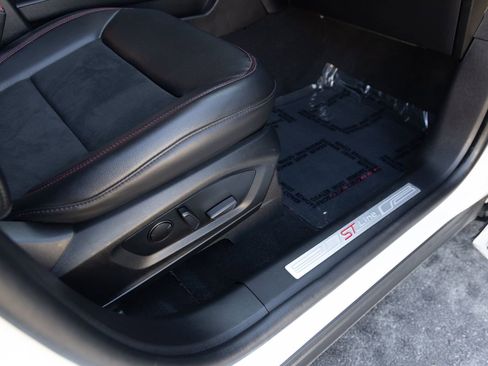 Used 2023 Ford Explorer ST-Line w/ Class IV Trailer Tow Package image 25