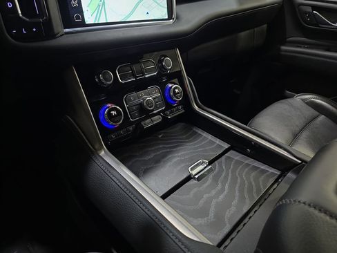 Used 2024 GMC Yukon Denali w/ Advanced Technology Package image 38