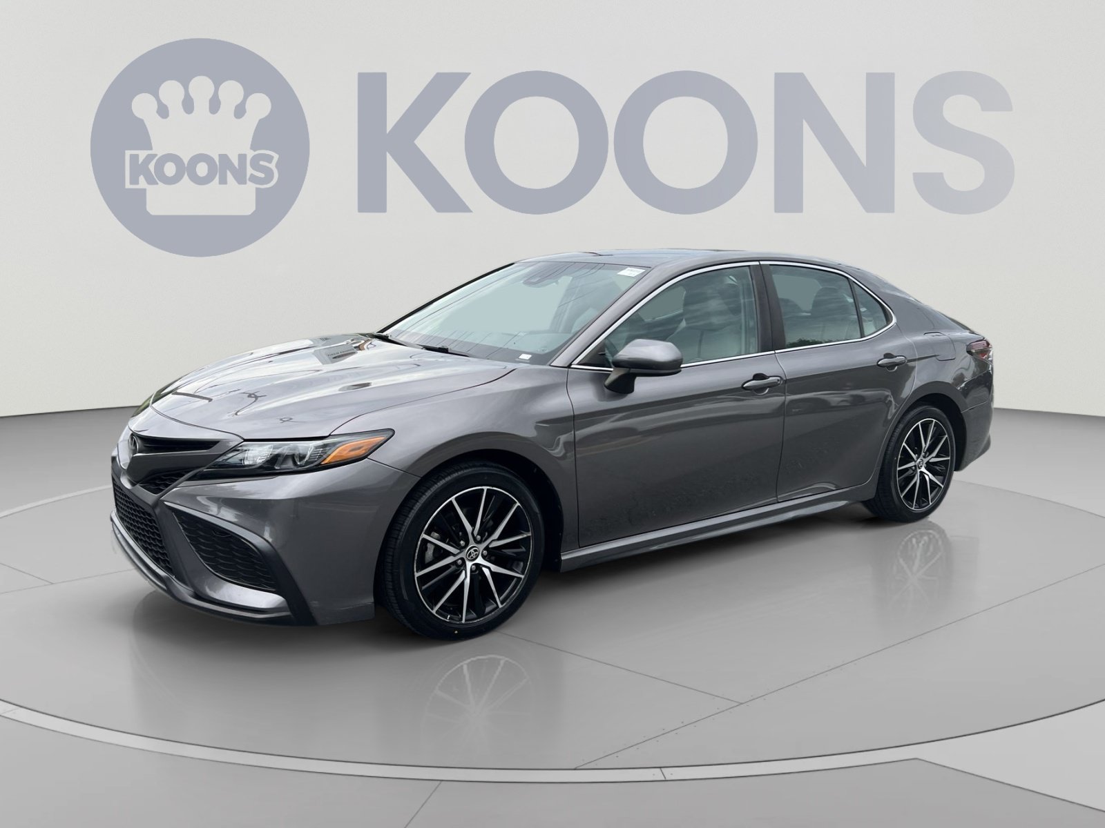 Used 2021 Toyota Camry SE AWD/4WD image 1