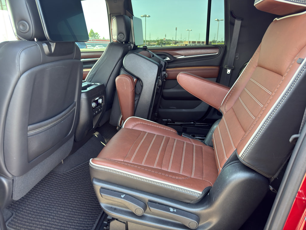 Used 2023 GMC Yukon XL Denali Ultimate AWD/4WD image 10