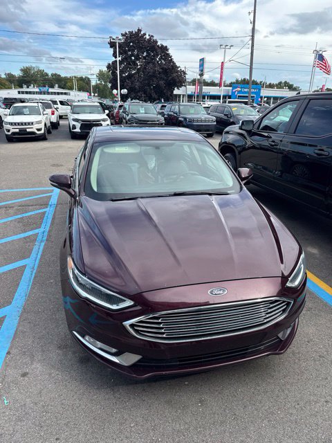 Used 2017 Ford Fusion SE w/ Fusion SE Technology Package FWD image 2
