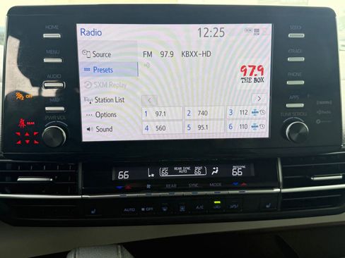 Used 2021 Toyota Sienna XLE image 23