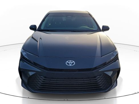 Used 2025 Toyota Camry LE w/ Convenience Package FWD image 2