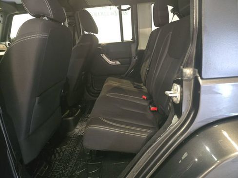 Used 2018 Jeep Wrangler Unlimited Sahara w/ Dual Top Group AWD/4WD image 25