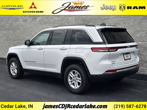 Used 2023 Jeep Grand Cherokee Laredo w/ Luxury Tech Group I AWD/4WD image 3