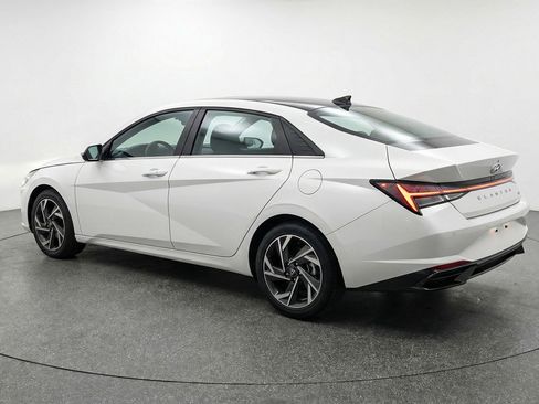 Used 2025 Hyundai Elantra SEL image 6