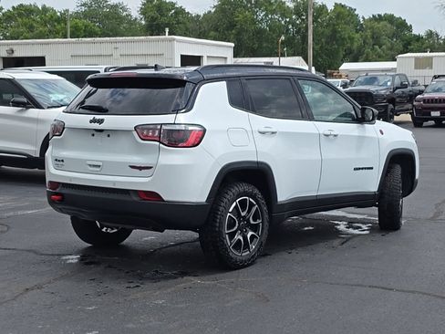 Used 2025 Jeep Compass Trailhawk AWD/4WD image 48