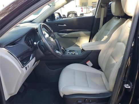 Certified 2023 Cadillac XT4 Luxury image 17