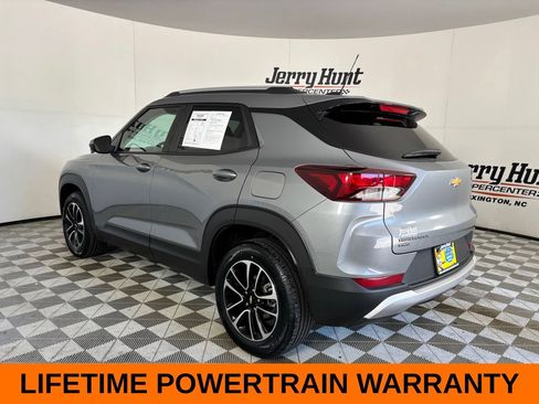 Used 2025 Chevrolet TrailBlazer LT AWD/4WD image 5