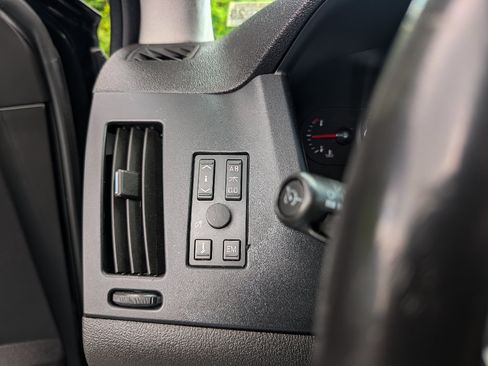 Used 2007 Cadillac STS w/ Wood Trim Package RWD image 25