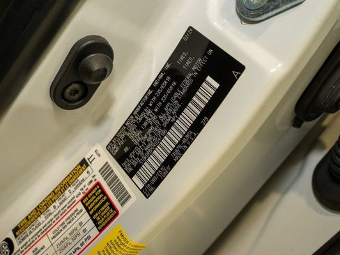 Used 2024 Toyota Highlander XLE image 23