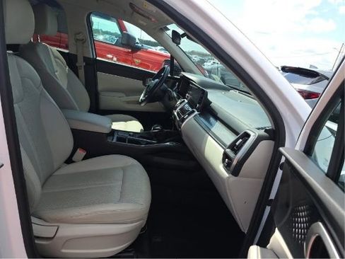 Used 2022 Kia Sorento S FWD image 5