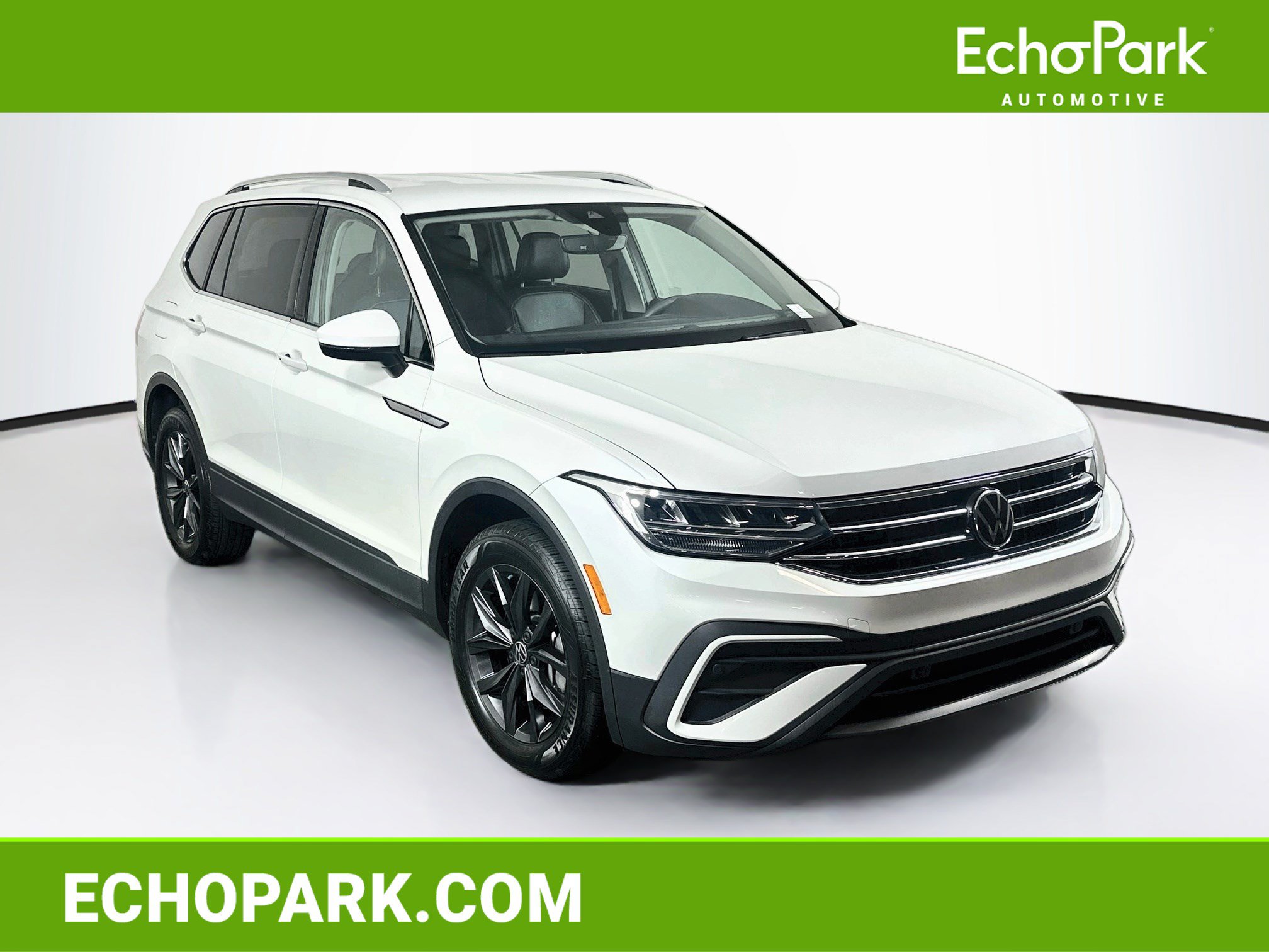 Used 2023 Volkswagen Tiguan SE FWD image 1