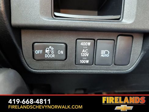 Used 2018 Toyota Tacoma TRD Sport image 28