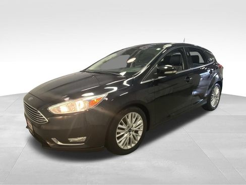 Used 2017 Ford Focus Titanium w/ Titanium Technology Package FWD image 4
