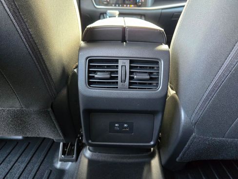 Used 2023 Nissan Rogue SV image 11