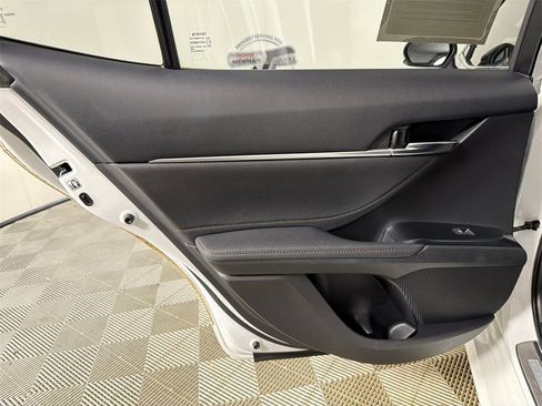 Used 2018 Toyota Camry XLE image 22