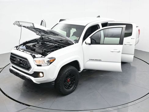 Used 2022 Toyota Tacoma SR5 w/ Technology Package image 33