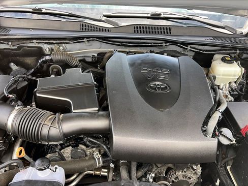 Used 2021 Toyota Tacoma TRD Off-Road AWD/4WD image 13