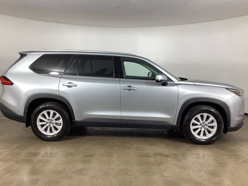 Used 2024 Toyota Grand Highlander AWD image 4