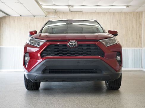 Used 2019 Toyota RAV4 XLE Premium FWD image 2