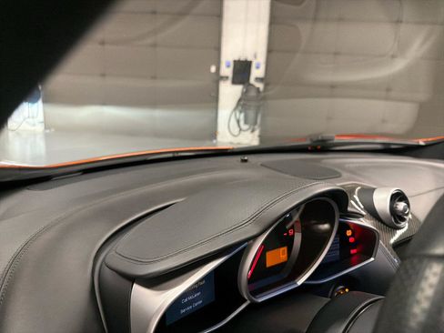 Used 2012 McLaren MP4-12C Coupe RWD image 24