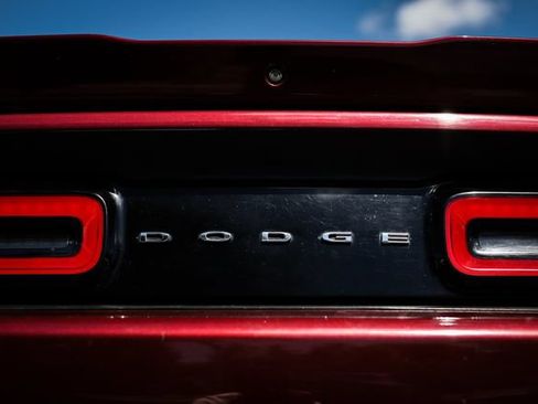Used 2020 Dodge Challenger R/T RWD image 17