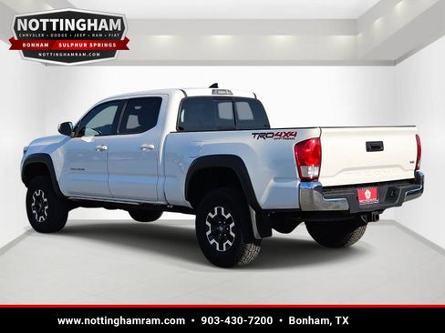 Used 2017 Toyota Tacoma TRD Off-Road w/ Tow Package AWD/4WD image 6