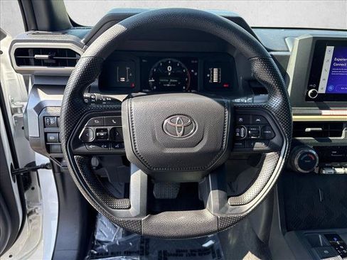 Certified 2025 Toyota Tacoma SR5 AWD/4WD image 17