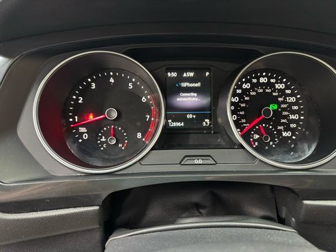 Used 2018 Volkswagen Tiguan SEL FWD image 23