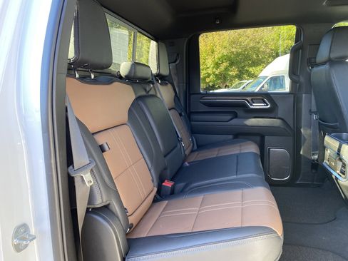 Used 2024 Chevrolet Silverado 2500 High Country w/ High Country Premium Package image 40