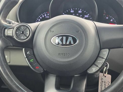 Used 2015 Kia Soul FWD image 16